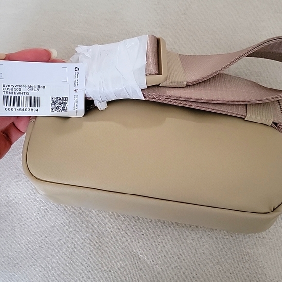 Lululemon Everywhere Belt Bag - Picture 2 of 2